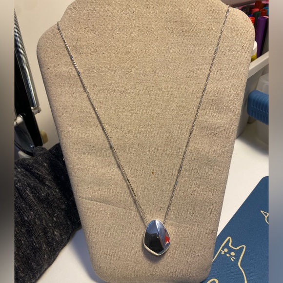 STELLA & DOT - Ulani Pendant - Picture 2 of 3